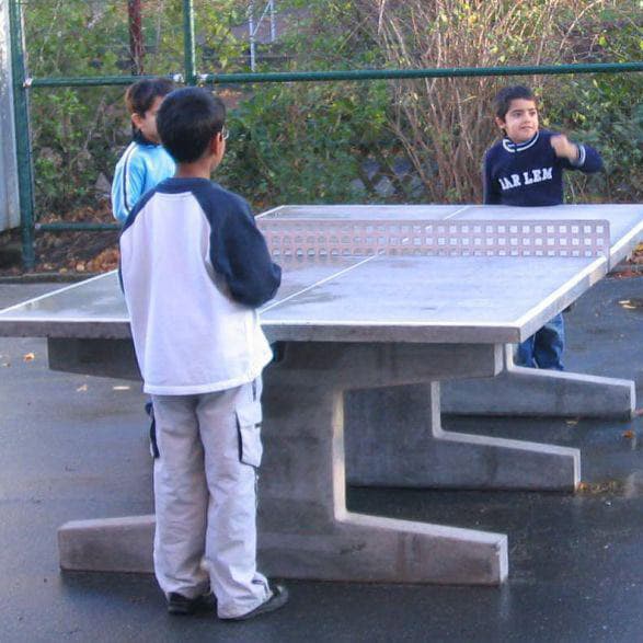 Günstige Tischtennisplatte für den Schulhof
